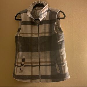 Altar’d State Flannel Vest Size Small